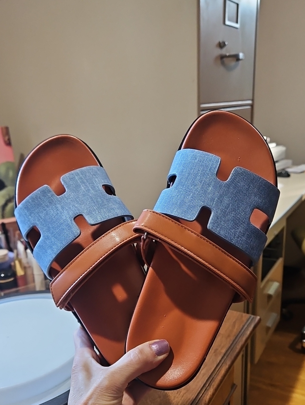 Amazon Brand Women's Tan and Blue Fabric Slide Sandals